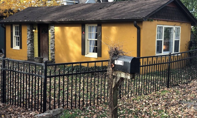 Sylvan Park Cabaña | The Moon and the Stars Cottage- in Town!
