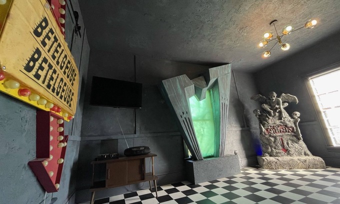 Oakland Casa | The Moonlight Manor - a themed hideaway!