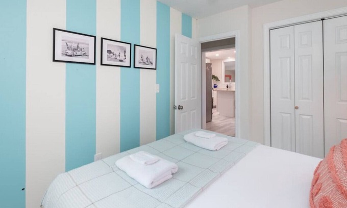 Westbrook Center Cabaña | The Moonstone Cottage · Cozy + Walk to the Beach!