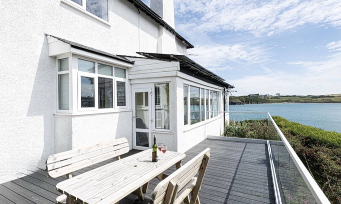 Cemaes Bay Cabaña | The Moorings - un apartamento con capacidad para 9 personas en 3 habitaciones