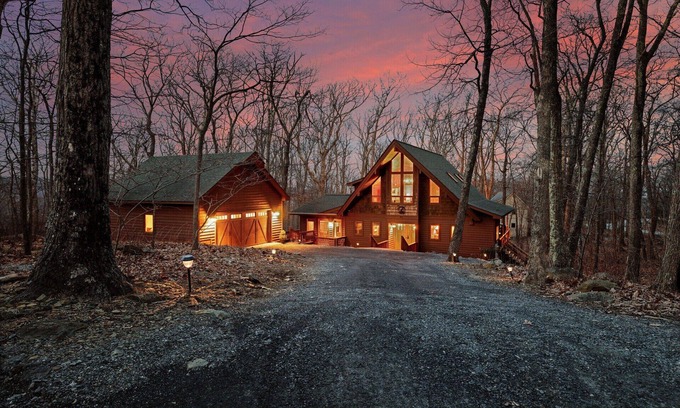Pedlars Edge Chalet De Esquí | The Moose Lodge-Hot Tub/Game Room/Fire Pit/Grill/Walk to Slopes-0.7mi to Lodge