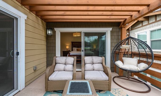 Glendora Condominio | The morden 4B3.5b condo with mountain and park views