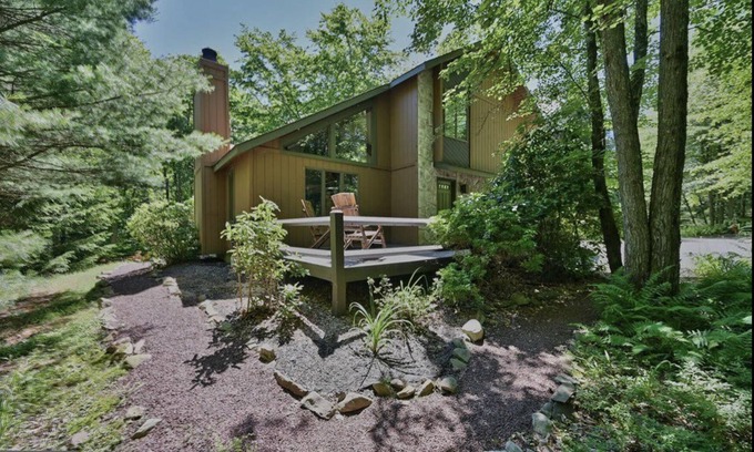 Lake Harmony Casa | The “Mosey Moose Lodge” at Lake Harmony