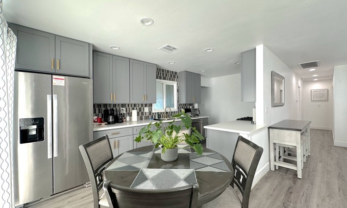 Southwest Anaheim Casa | Don’t Miss Out, Reserve Today! Disneyland Escape – Includes Private Game Room