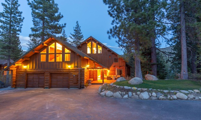 Donner Lake Woods Casa | The 'Mountain Odyssey' log cabin 4,000 sq.ft Wolfe Estates, Donner Lake, Truckee
