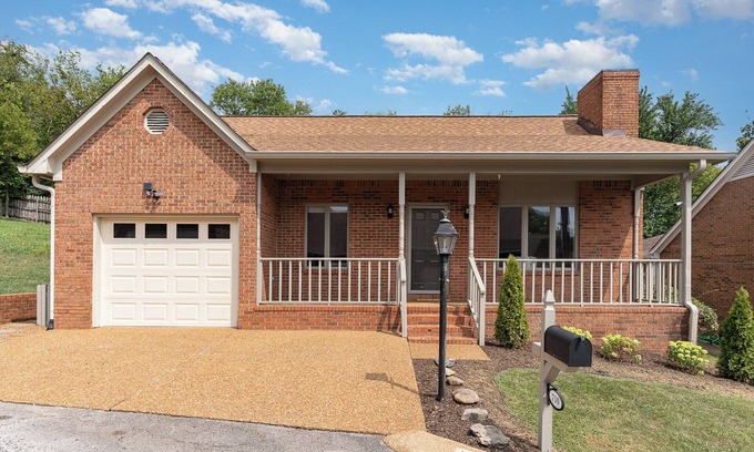 Columbia Casa | The Muletown Place - Walkable to the Square. 2B/2BA