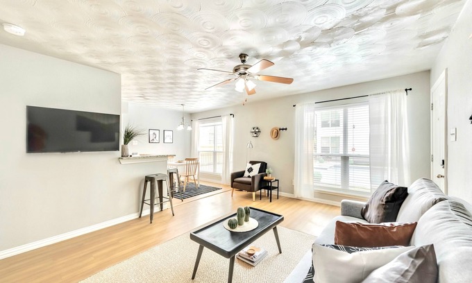Old East Dallas Apartamento | The Munger Proper + Spa Pool