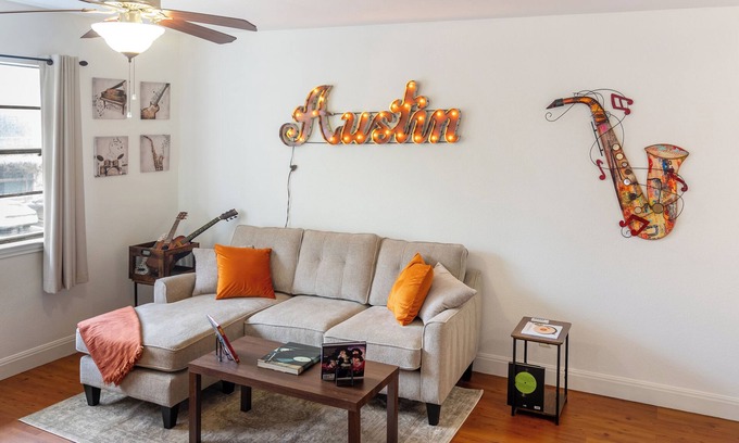 Hyde Park Condominio | The Music House: A music-themed condo & unique experience in the heart of Austin