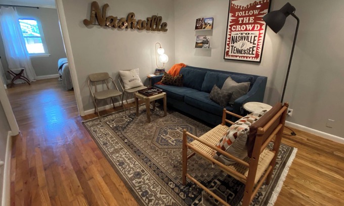 Hillsboro West End Condominio | "The Nashville Local" in Hillsboro Village, walk to Vandy & Belmont Universities