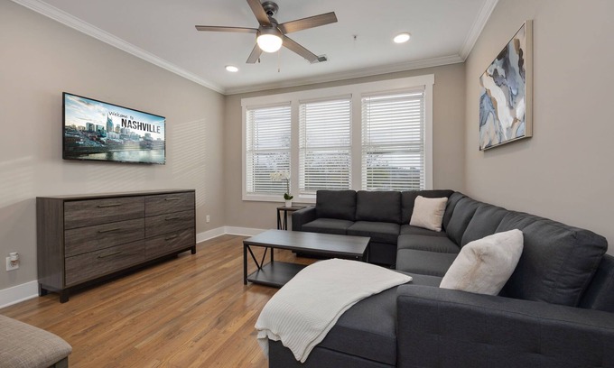 Nashville Apartamento | 2BR Nations Gem-Sleeps 6-DT Nashville+Parking