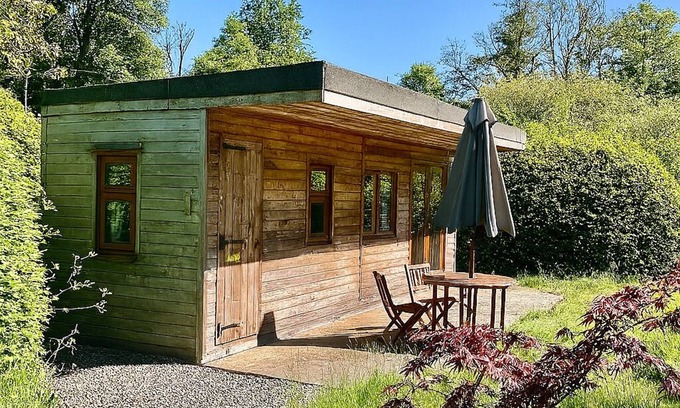 Carmarthen Cabina | The Nature's Nook with HotTub and Free WIFI in Blaen-y-coed, United Kingdom