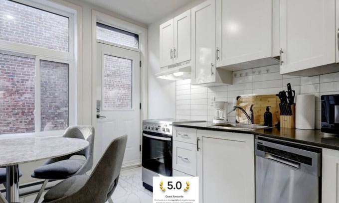 Cote-Des-Neiges—Notre-Dame-De-Grace Apartamento | The NDG Charm|A 2BR Hidden Gem