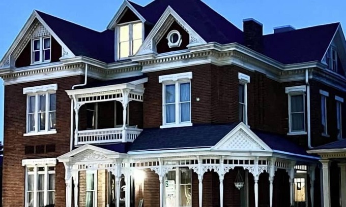 Xenia Casa | The Nesbitt House - Suite 144