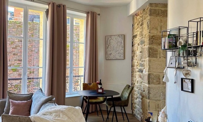 Sarlat-la-Caneda Historic Center Apartamento | THE Nest, 45m2 Lumineux au Cœur Historique de Sarlat, Avec Ascenseur !