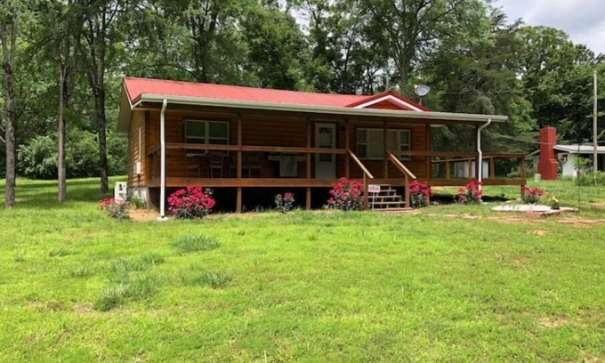 Eagle Rock Cabina | The Nest a Cozy Cabin at Table Rock Lake - two blocks to water, large deck