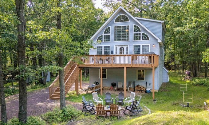 Briar Crest Woods Chalet De Esquí | The Nest at Brier Crest by AvantStay | Game Room, Expansive Deck & Fire Pit
