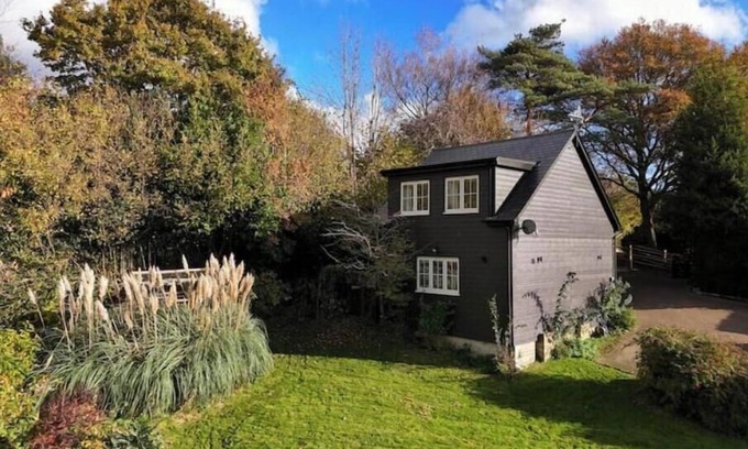 Sheffield Green Cabaña | The Nest Danehill - Idyllic Woodland Retreat VisitEngland/AA 4 Star +Gold Award