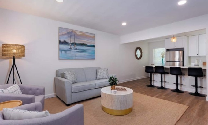 Biloxi Apartamento | The Nest in OS-Steps to Downtown, Minutes to the Beach + Golf Cart Available
