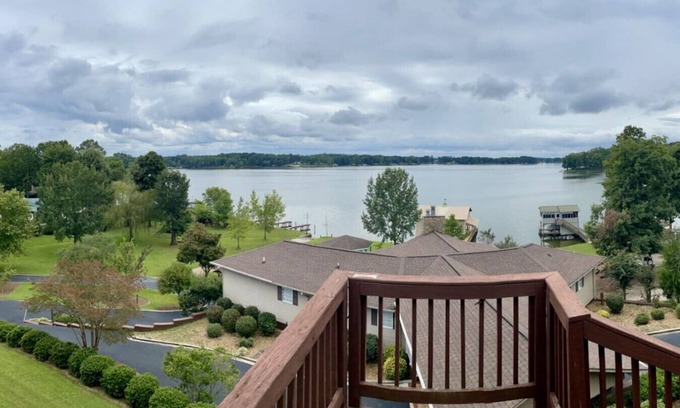 Leesburg Cabaña | The Nest on Weiss-Perfect for Families and Friends