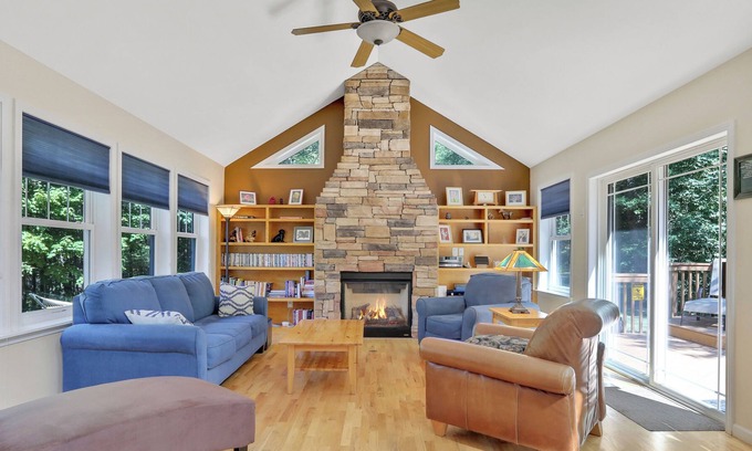 New Paltz Casa | The New Paltz Moondance Ridge House
