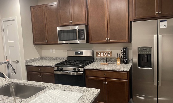 Rio Casa | The newly built townhouse 5 min away from the airport and a mile from stores