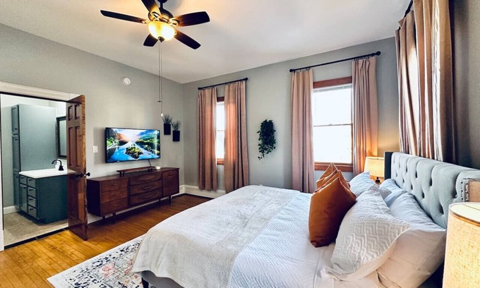 Hastings Apartamento | The Nininger Historic 3 BR Apt - Walk to DT, Dog Friendly