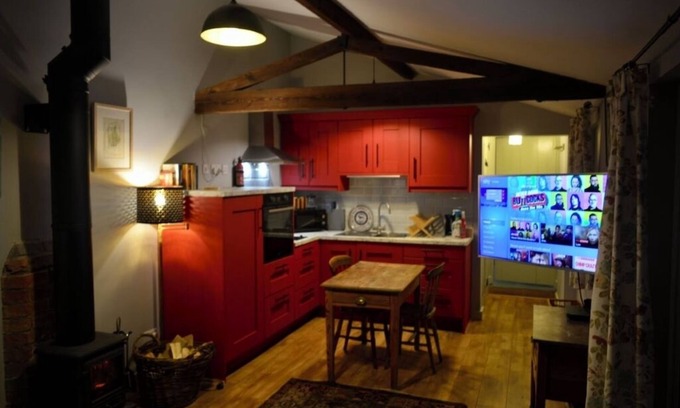 Woodhall Spa Casa | The Nook, a luxurious barn, only 10 minutes walk into the village, pet friendly!