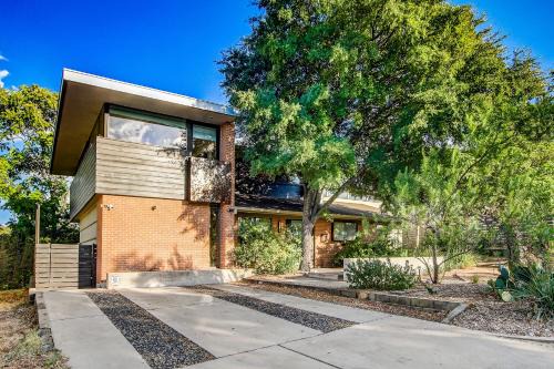 Greater South River City Casa | The Novel Retreat