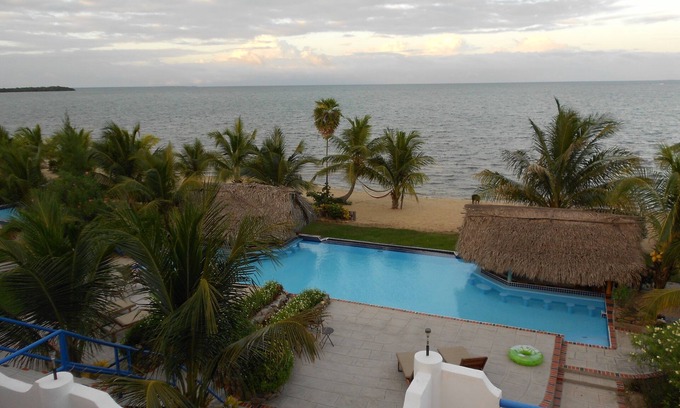 Sittee River Villa | El océano en su puerta