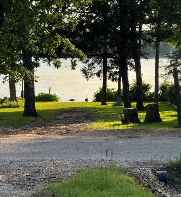 Murchison Casa | The oak lake house lake view