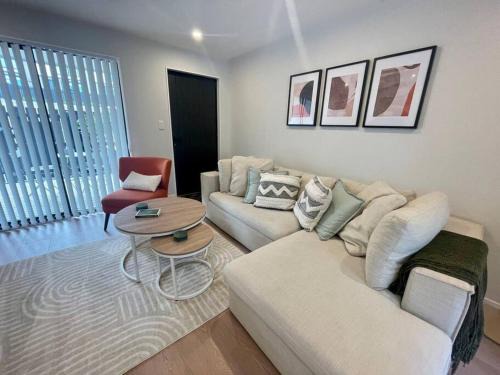Mangere Bridge Casa | The Oasis at Auckland Airport - King bed and more!