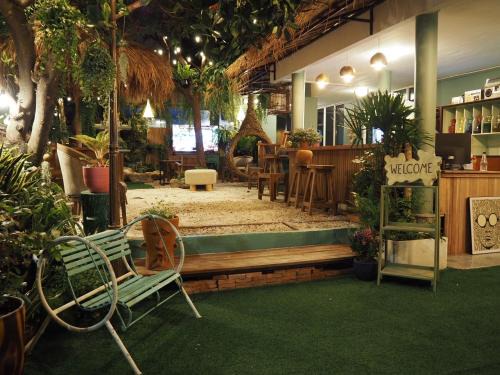 Nana Villa | The oasis on 8 Villa pool table & KTV