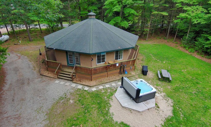 Pentwater Casa | The Octagon & APT - Hot tub, Game room, 1.8 miles to Lake Michigan beach