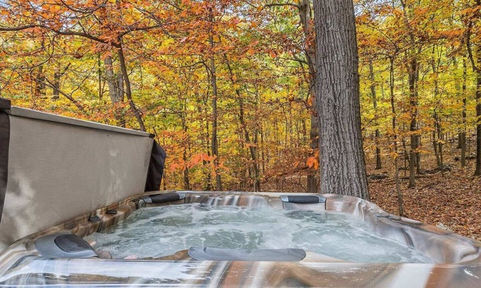 Kabletown Cabina | The Oculus - Huge Cabin with a Hot Tub!