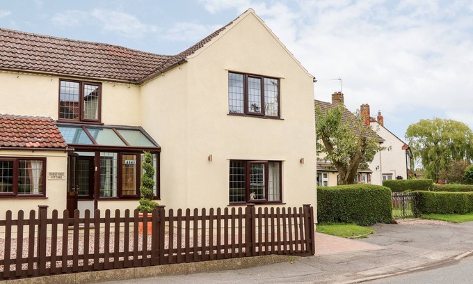 Horncastle Cabaña | THE OLD BAKER'S SHOP, pet friendly, with a garden in Horncastle