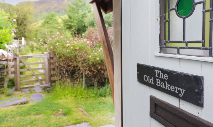 Manod Casa | THE OLD BAKERY, pet friendly, character holiday cottage in Penmachno