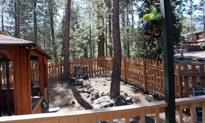 Pine Mountain Club Cama Y Desayuno | The Old Bear BnB
