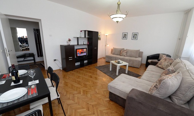 Stari Grad Apartamento | El corazón de la ciudad vieja. Opción para disfrutar de la vida nocturna, la deliciosa comida y la historia.