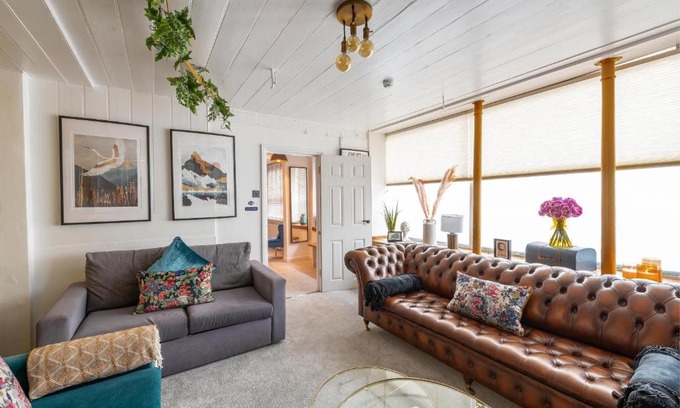 Upper Town Apartamento | The Old Crescent Bakery - 4 Bedroom Residence in Bath by Mint Stays