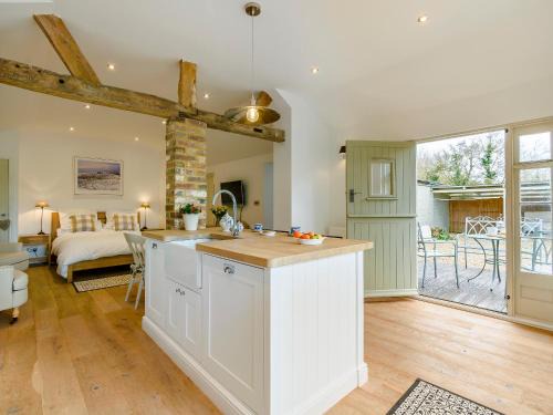 Plumpton Green Casa | The Old Dairy At Wooton - Ukc4355