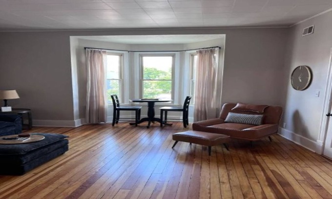Lawrenceburg Apartamento | The Old Fashion Large one Bedroom Downtown Loft apartment
