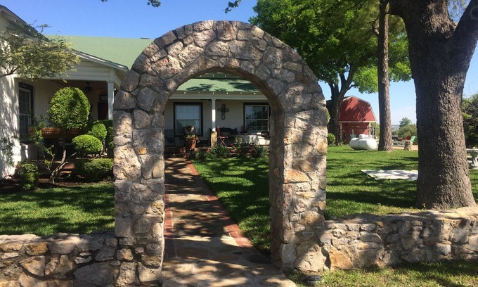 Azle Cama Y Desayuno | The Old Liberty Schoolhouse B&B