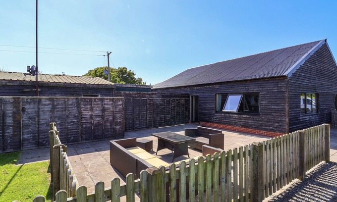 Overton-on-dee Cabaña | THE OLD NURSERY, family friendly, with a garden in Bangor-On-Dee
