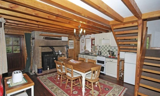 Byrness Cabaña | THE OLD SCHOOL HOUSE, pet friendly, with open fire in Rochester