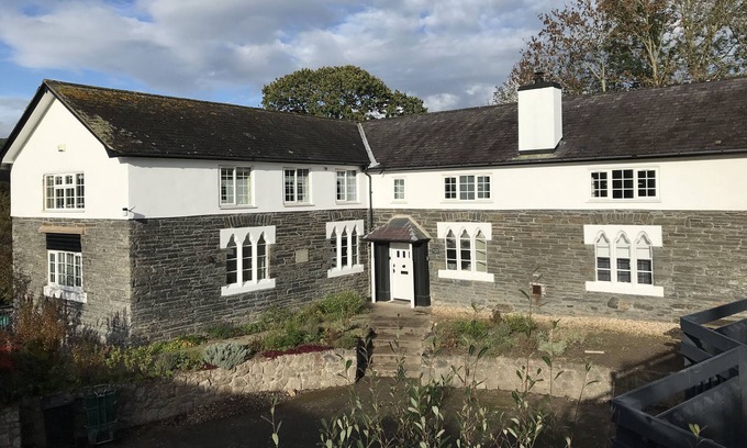 Denbigh Cabaña | THE OLD SCHOOL, pet friendly, character holiday cottage in Llansannan