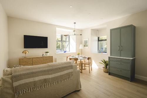 Donegal Apartamento | The Old Schoolhouse River View