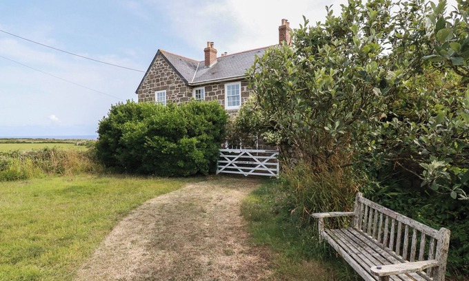 Morvah Cabaña | THE OLD VICARAGE, pet friendly, character holiday cottage in Morvah