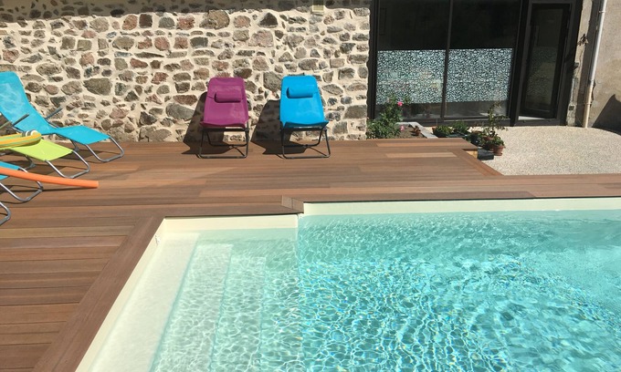 Lamure-sur-Azergues Casa | Les Vieux Murs, un gran apartamento con piscina de la planta