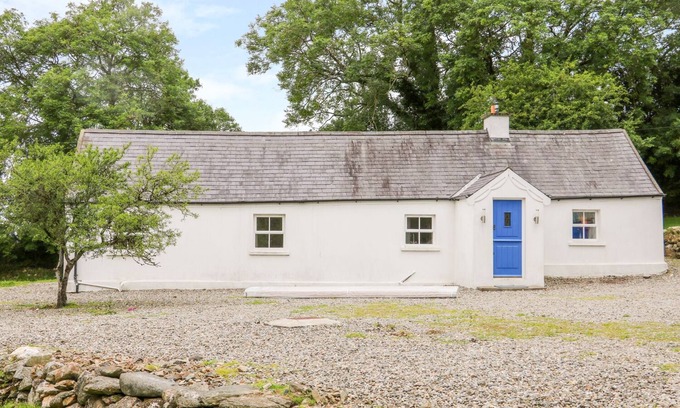 Shillelagh Cabaña | THE OLD WHITE COTTAGE, pet friendly in Shillelagh, County Wicklow