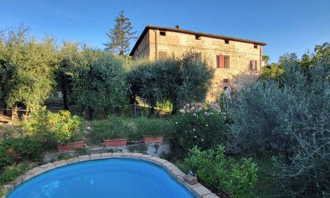 Montelaguardia Casa | El Olivella, antigua casa parroquial de 1.600 olivos y hierbas, con piscina,
